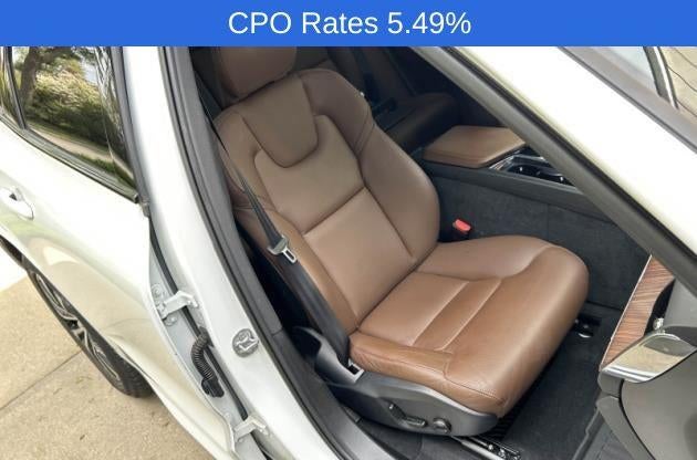 2023 Volvo XC60 B5 AWD Plus Dark Theme