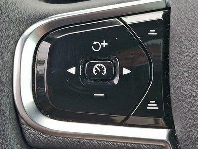 2023 Volvo XC60 B5 AWD Plus Dark Theme