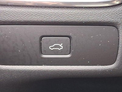 2023 Volvo XC60 B5 AWD Plus Dark Theme