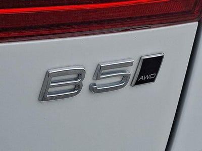 2023 Volvo XC60 B5 AWD Plus Dark Theme