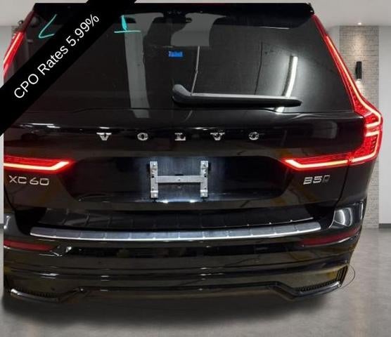 2023 Volvo XC60 B5 AWD Plus Dark Theme