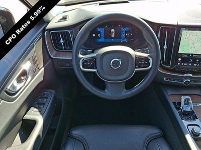 2023 Volvo XC60 B5 AWD Ultimate Dark Theme