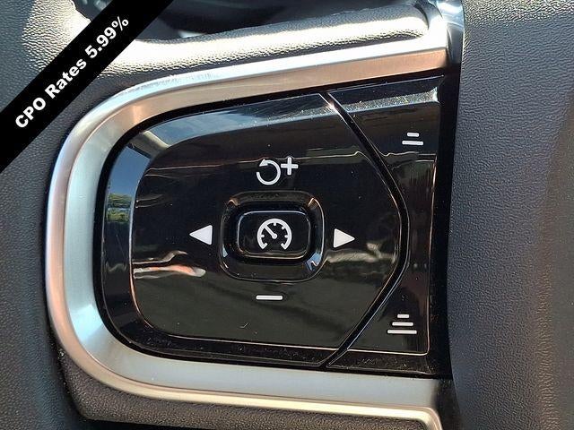 2023 Volvo XC60 B5 AWD Ultimate Dark Theme