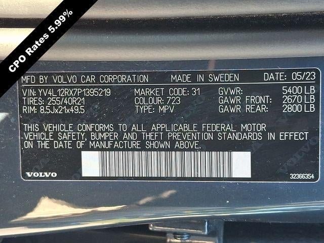 2023 Volvo XC60 B5 AWD Ultimate Dark Theme