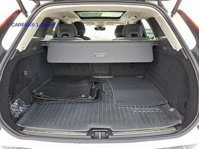 2023 Volvo XC60 B5 AWD Ultimate Dark Theme