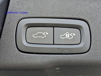 2023 Volvo XC60 B5 AWD Ultimate Dark Theme