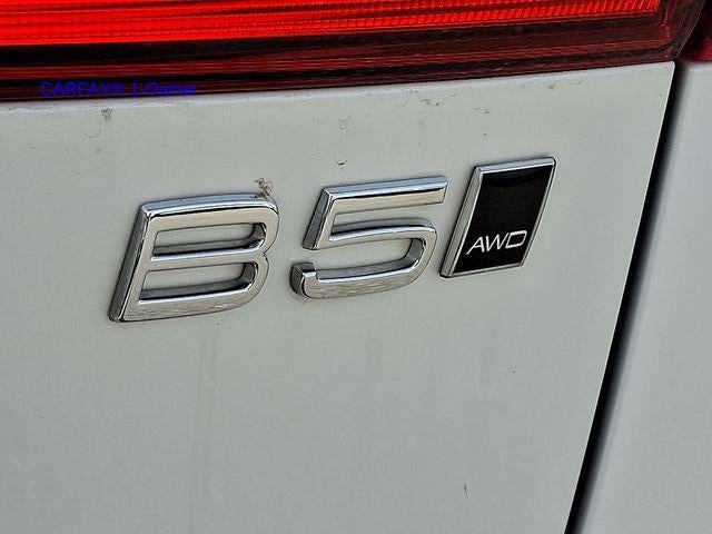 2023 Volvo XC60 B5 AWD Ultimate Dark Theme