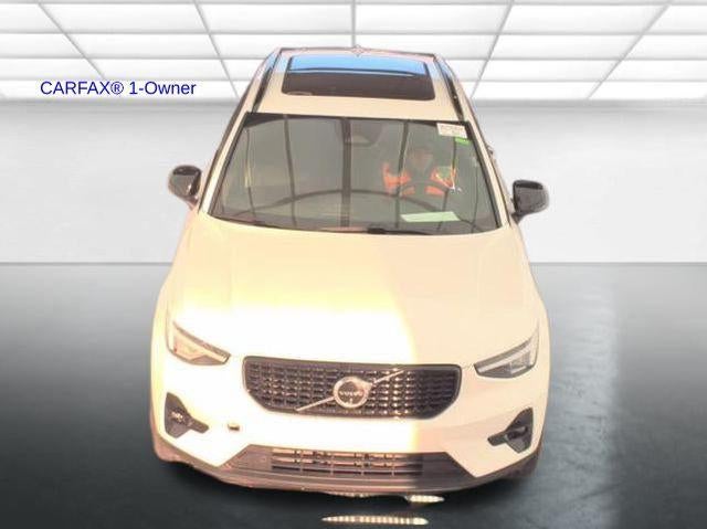 2025 Volvo XC40 B5 AWD Plus Dark Theme