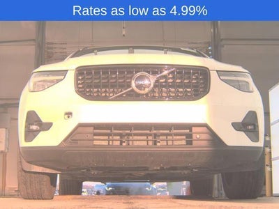 2025 Volvo XC40 B5 AWD Plus Dark Theme