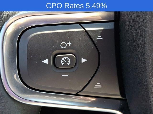 2025 Volvo XC40 B5 AWD Plus Dark Theme