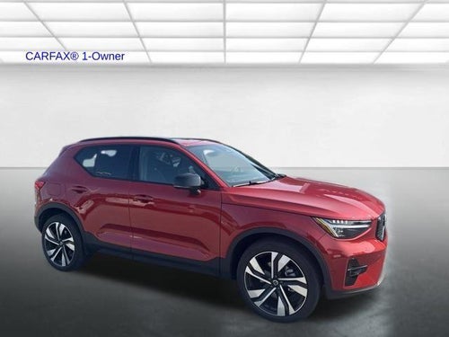 2025 Volvo XC40 B5 AWD Plus Dark Theme