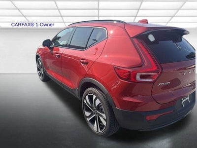 2025 Volvo XC40 B5 AWD Plus Dark Theme