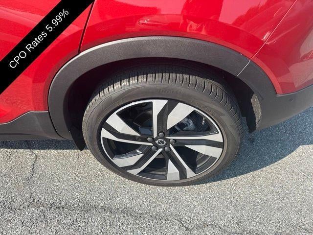 2025 Volvo XC40 B5 AWD Plus Dark Theme