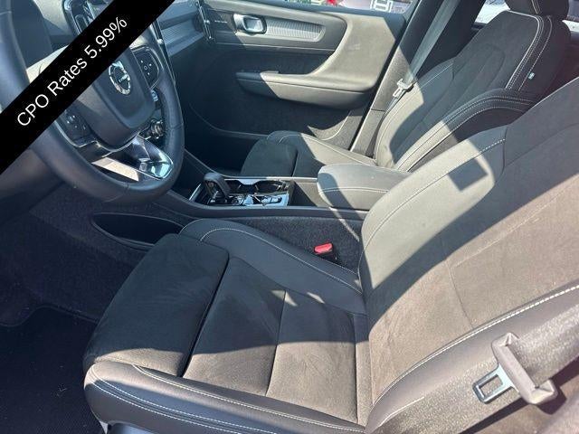 2025 Volvo XC40 B5 AWD Plus Dark Theme