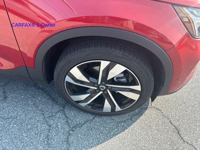 2025 Volvo XC40 B5 AWD Plus Dark Theme