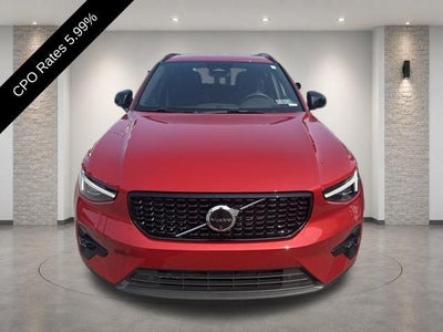 2025 Volvo XC40 B5 AWD Plus Dark Theme
