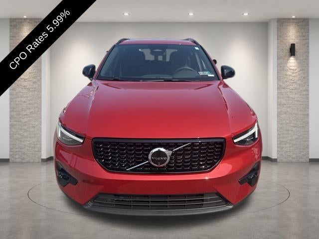 2025 Volvo XC40 B5 AWD Plus Dark Theme