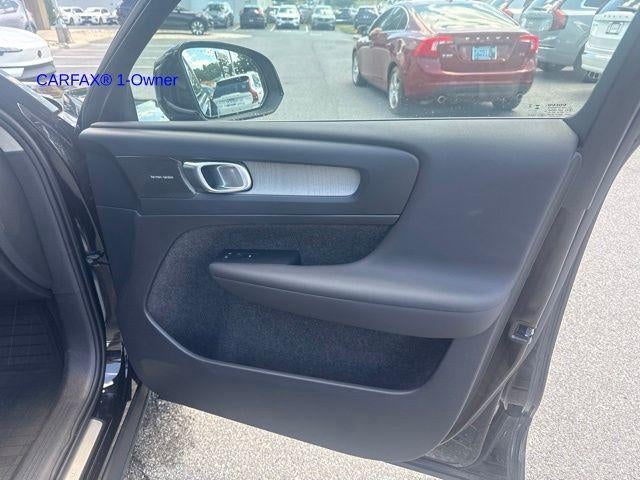 2024 Volvo XC40 B5 AWD Plus Bright Theme