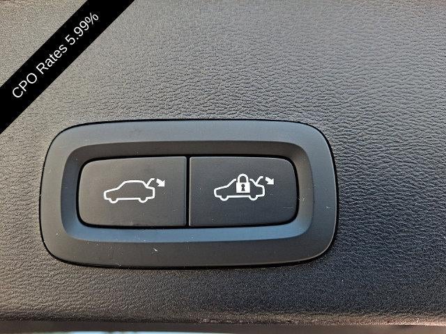 2024 Volvo XC40 B5 AWD Plus Bright Theme