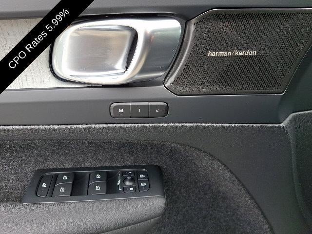 2024 Volvo XC40 B5 AWD Plus Bright Theme