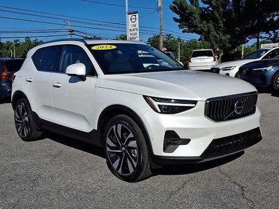 2024 Volvo XC40 B5 AWD Ultimate Bright Theme