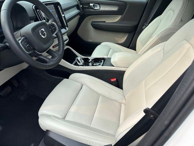 2024 Volvo XC40 B5 AWD Ultimate Bright Theme