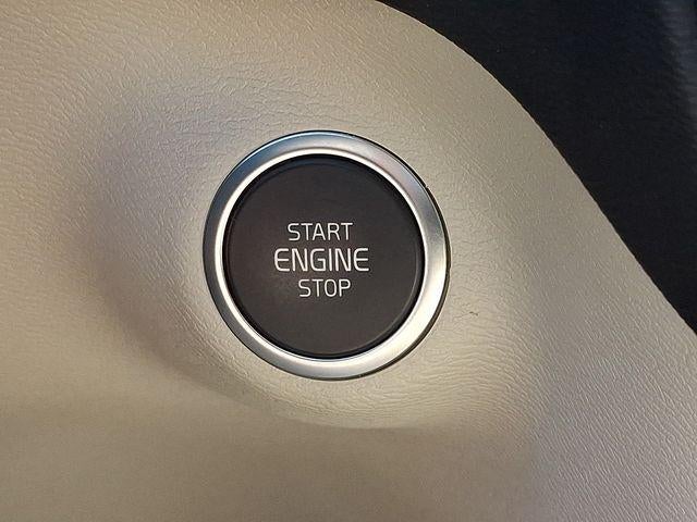 2024 Volvo XC40 B5 AWD Ultimate Bright Theme
