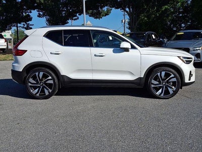 2024 Volvo XC40 B5 AWD Ultimate Bright Theme