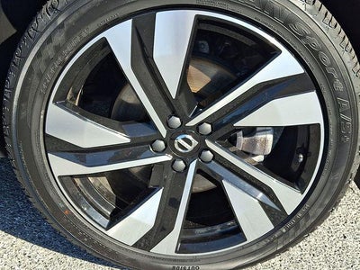 2024 Volvo XC40 B5 AWD Ultimate Bright Theme