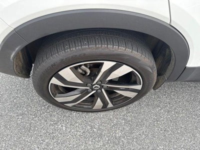 2024 Volvo XC40 B5 AWD Ultimate Bright Theme