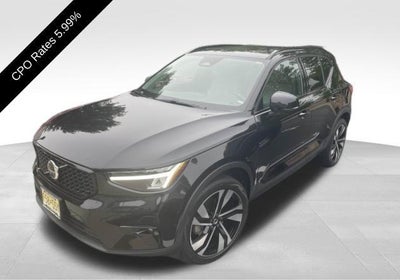 2024 Volvo XC40 B5 AWD Plus Dark Theme