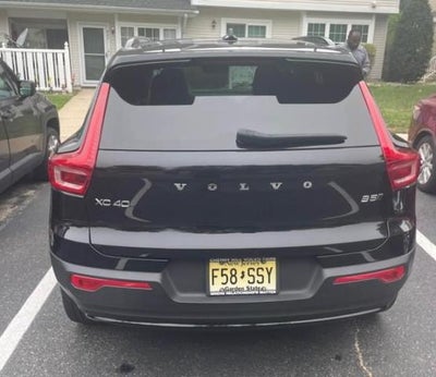 2024 Volvo XC40 B5 AWD Plus Dark Theme