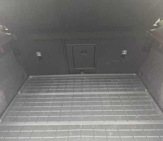 2024 Volvo XC40 B5 AWD Plus Dark Theme