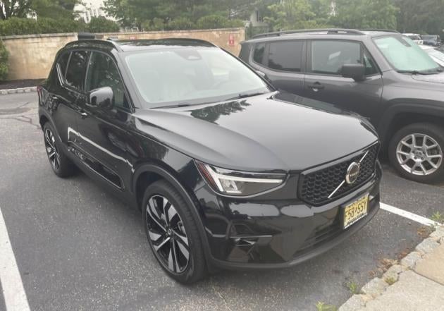 2024 Volvo XC40 B5 AWD Plus Dark Theme