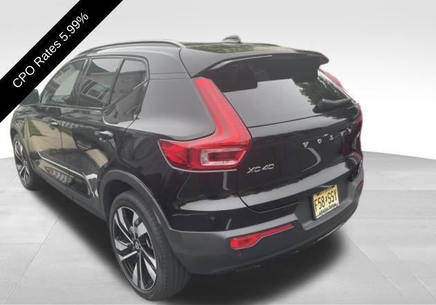 2024 Volvo XC40 B5 AWD Plus Dark Theme