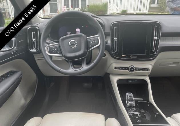 2024 Volvo XC40 B5 AWD Plus Dark Theme