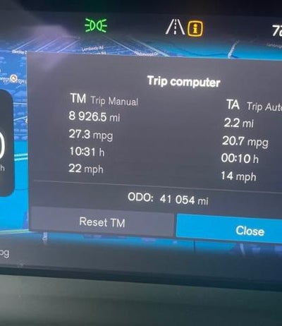 2024 Volvo XC40 B5 AWD Plus Dark Theme