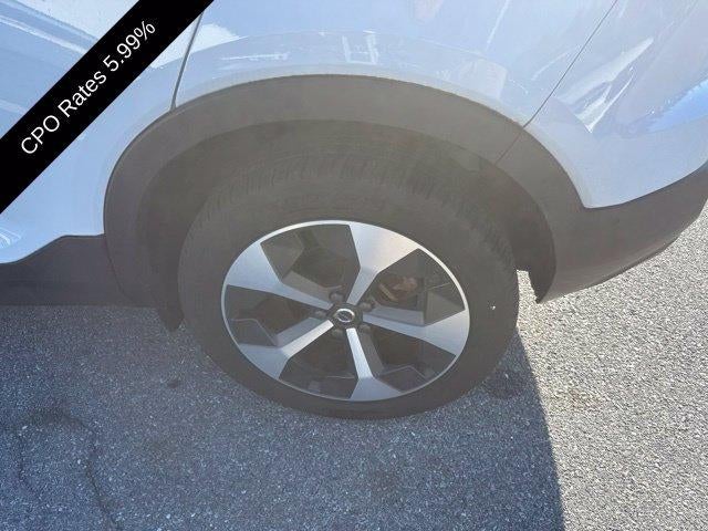2024 Volvo XC40 B5 AWD Plus Dark Theme