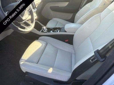 2024 Volvo XC40 B5 AWD Plus Dark Theme