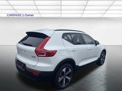 2024 Volvo XC40 B5 AWD Plus Dark Theme