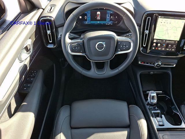 2024 Volvo XC40 B5 AWD Plus Dark Theme