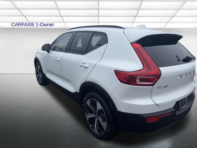 2024 Volvo XC40 B5 AWD Plus Dark Theme