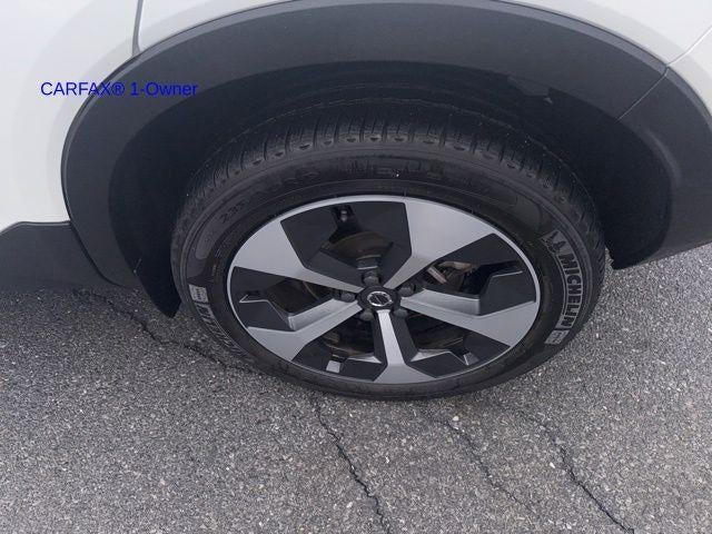 2024 Volvo XC40 B5 AWD Plus Dark Theme