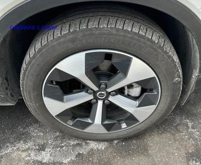 2024 Volvo XC40 B5 AWD Plus Dark Theme