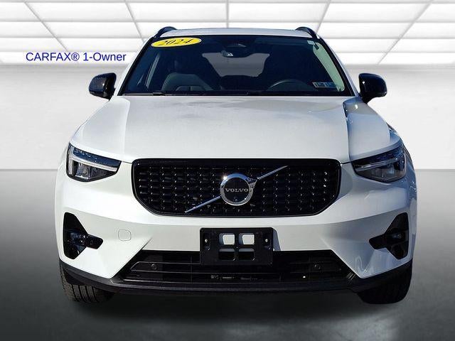 2024 Volvo XC40 B5 AWD Plus Dark Theme
