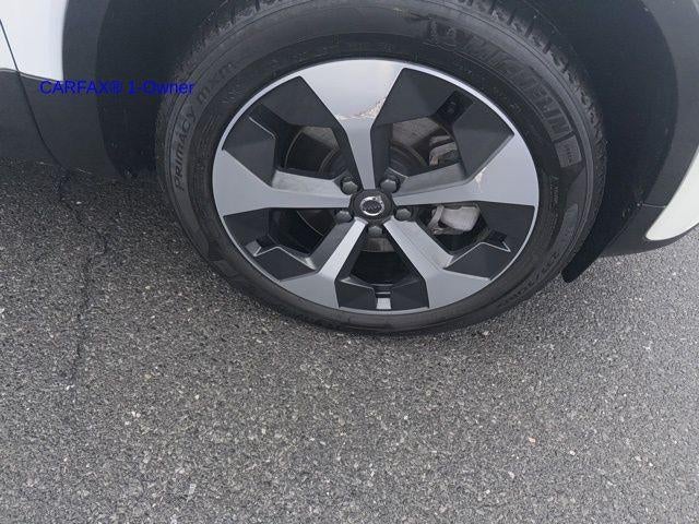 2024 Volvo XC40 B5 AWD Plus Dark Theme