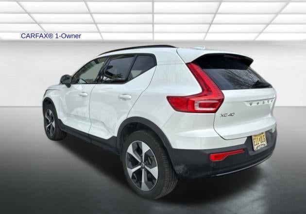 2024 Volvo XC40 B5 AWD Plus Dark Theme