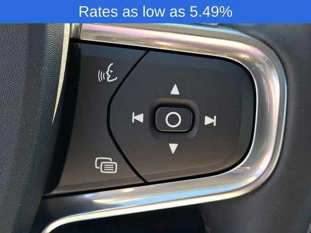 2024 Volvo XC40 B5 AWD Plus Dark Theme