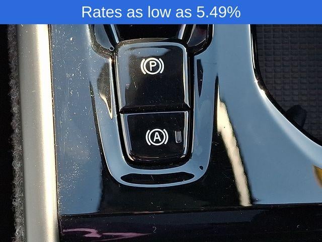 2024 Volvo XC40 B5 AWD Plus Dark Theme