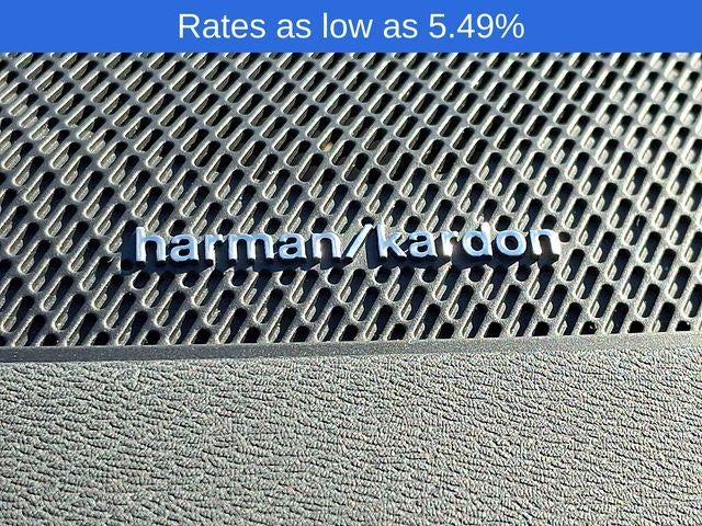 2024 Volvo XC40 B5 AWD Plus Dark Theme